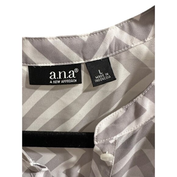 🍒 2/$20 🍒 Gray and White Chevron Striped Long Sleeve V-Neck Blouse sz L - Picture 3 of 7